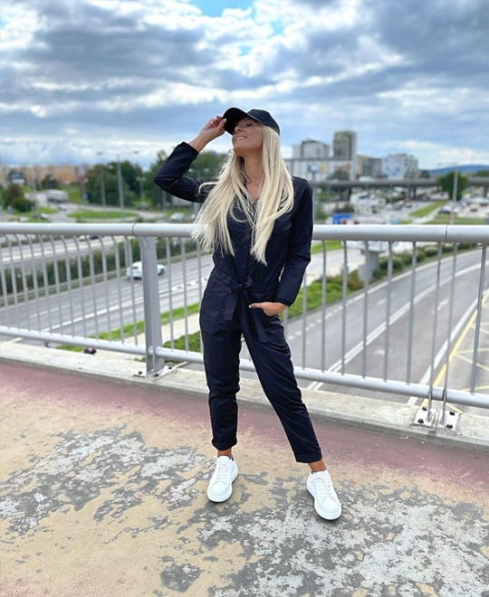 magenta bratislava fekete overál