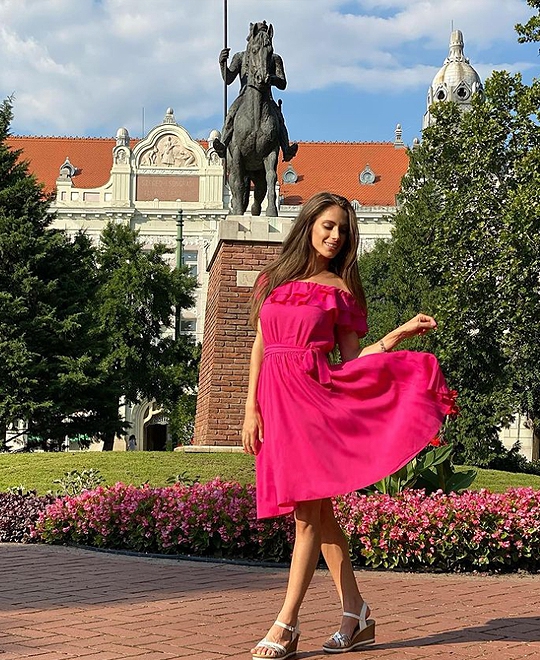 magenta roxana kovacs pink ruha